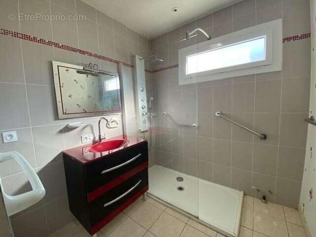 salle d&#039;eau - Maison à LES SABLES-D&#039;OLONNE