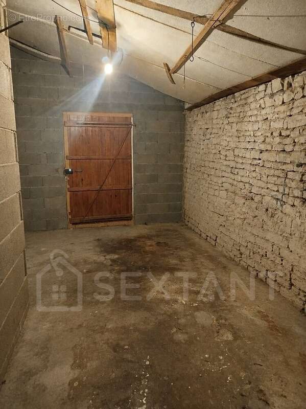 Maison de 120 m²  à rénover  4 chambres  grandes dépendances - photo 12