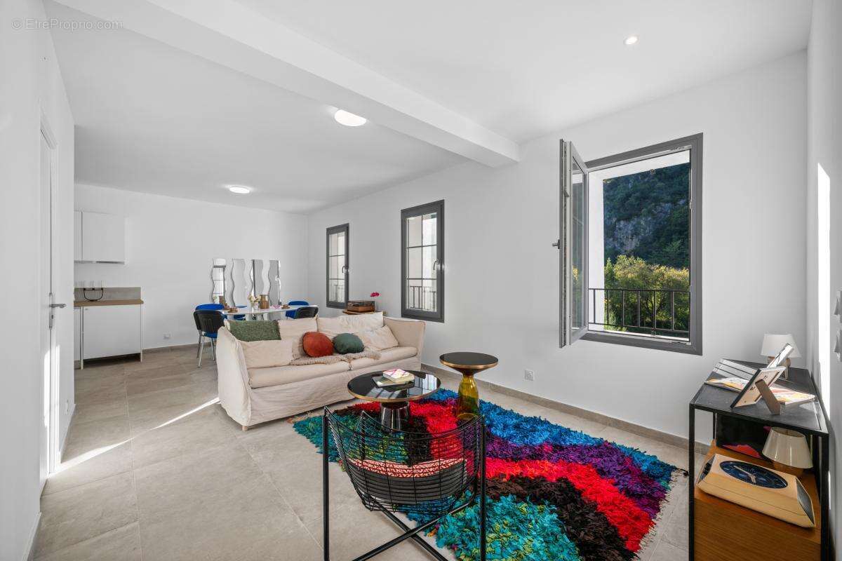 Appartement à TOURRETTE-LEVENS