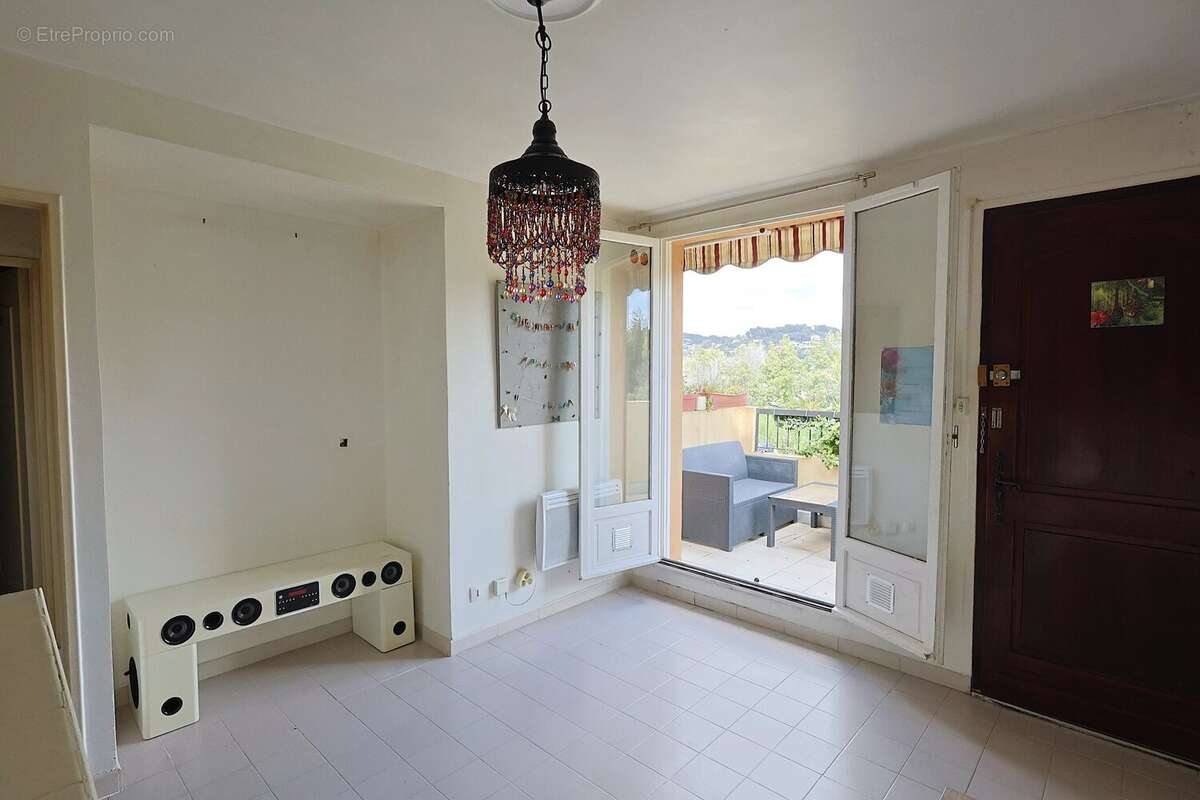 Appartement à VALLAURIS