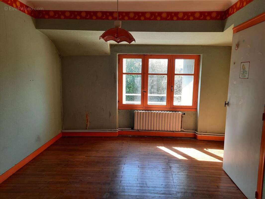 Maison à SAINT-ETIENNE-DE-MONTLUC