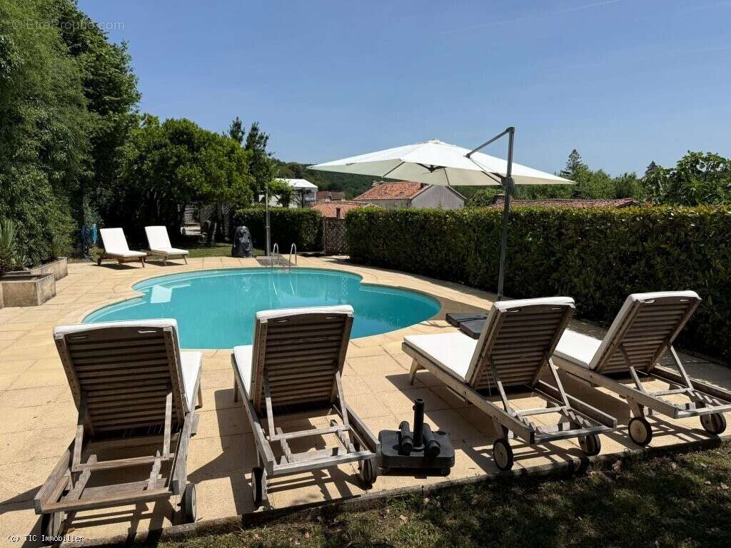 Maison à NANTEUIL-EN-VALLEE