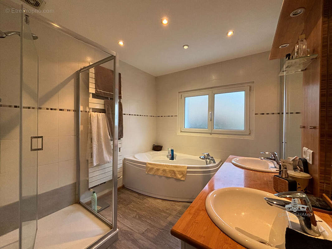 HERIC - 5 Chambres - photo 8
