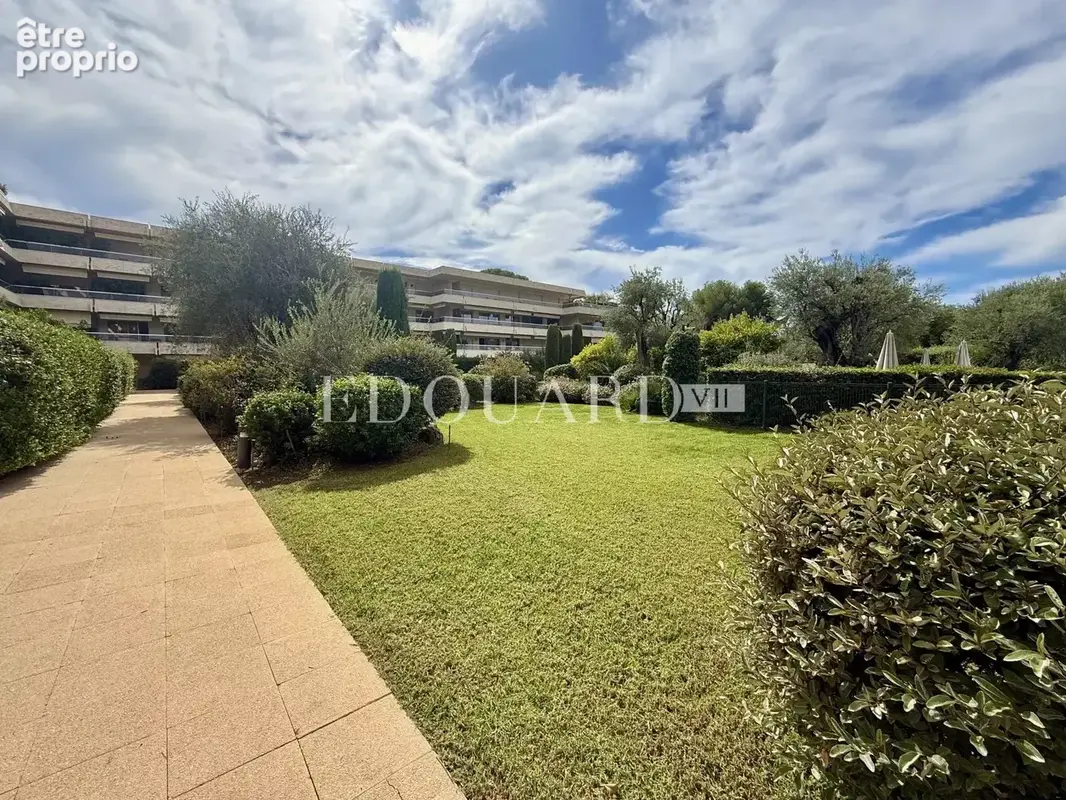 Trois pièces d’exception à Roquebrune Cap Martin, dans immeuble de grand standing avec superbe piscine - photo 3