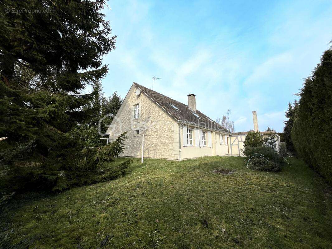 Maison à SAINT-PIERRE-DES-FLEURS