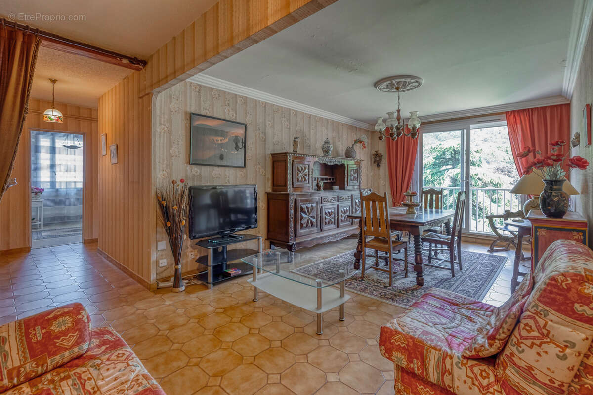 Appartement à SAINT-MARTIN-D'HERES