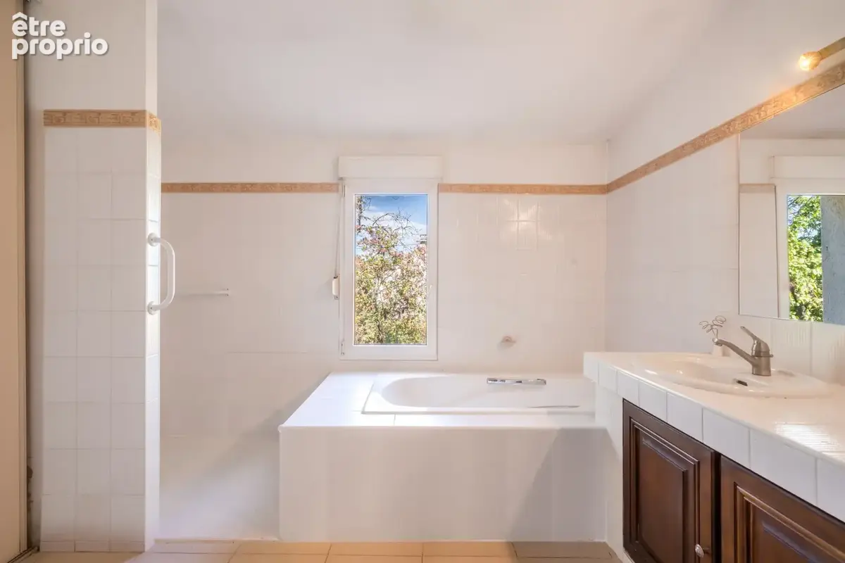 Ales -beau mas familial - terrain 4615m2 -  sh 258.85 m2 -charme, espace et convivialité - - photo 9