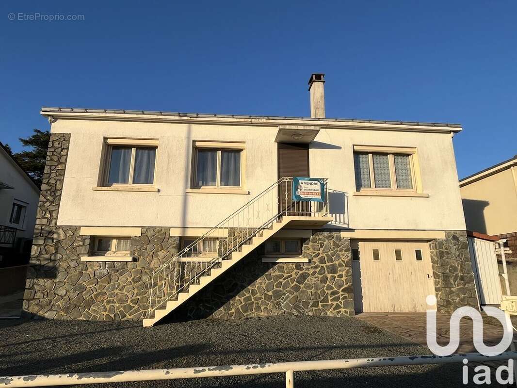 Maison 129 m² à Pouzauges  - photo 2