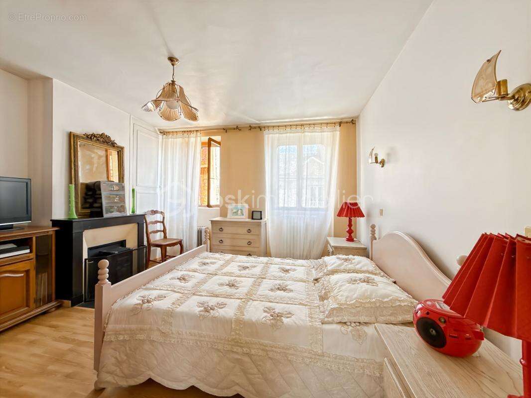 Maison à VILLENEUVE-L&#039;ARCHEVEQUE