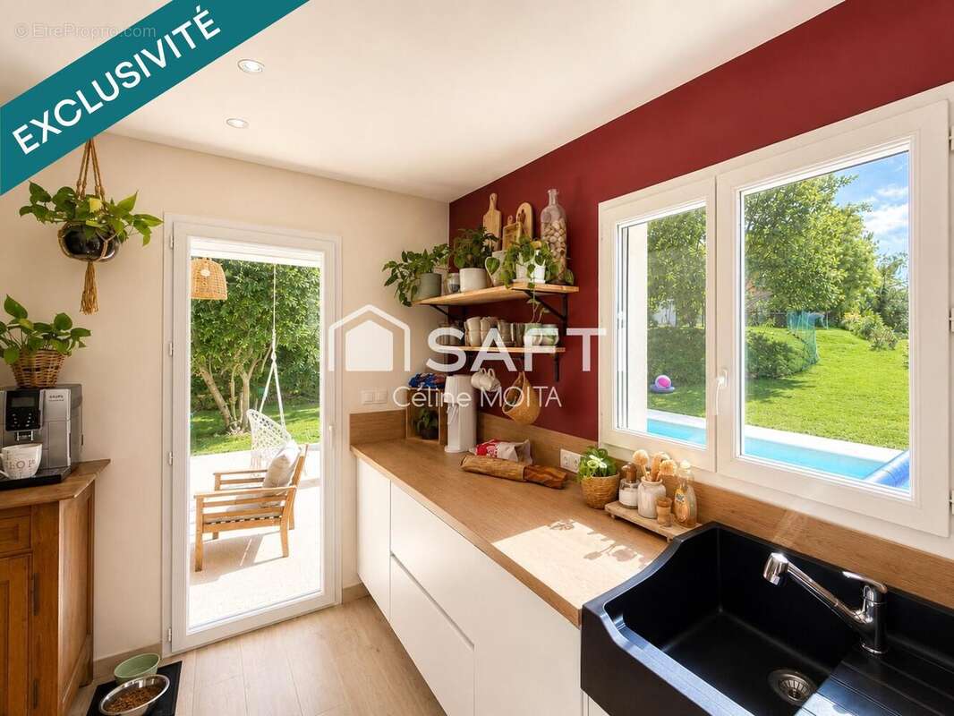 Maison 118 m² à Oytier-Saint-Oblas  - photo 8