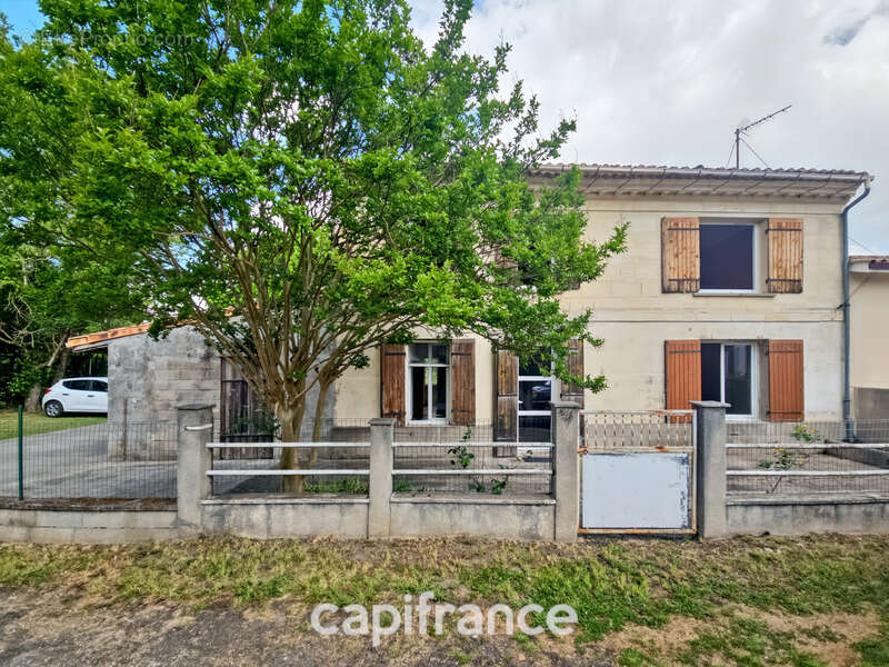 Maison à AMBES