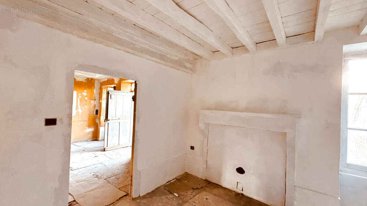Ancien corps de ferme à renover avec dépendances et jardin de 447 m2 au prix de 58 000 € F.A.I. secteur THORY - photo 7