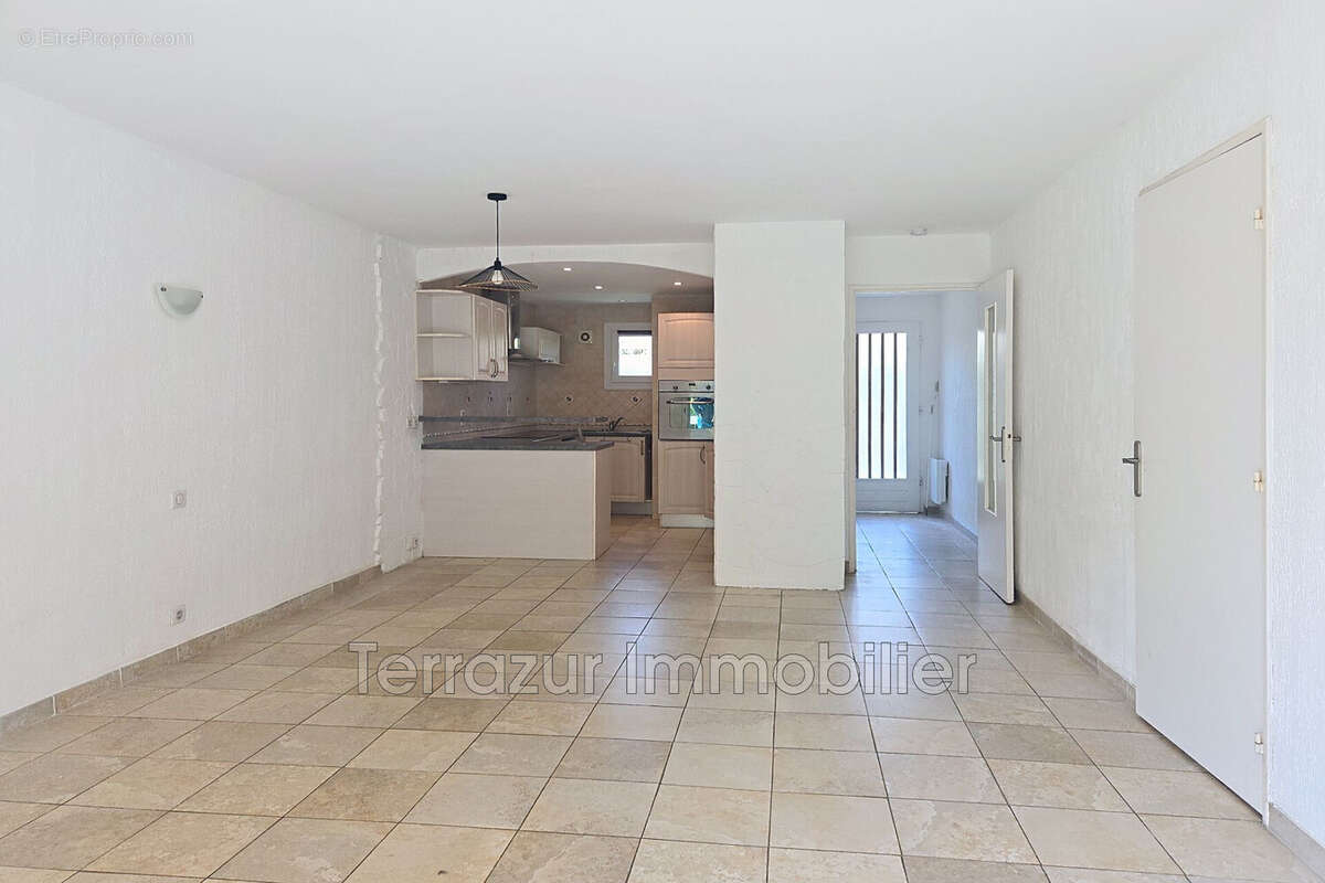 Appartement à VALLAURIS