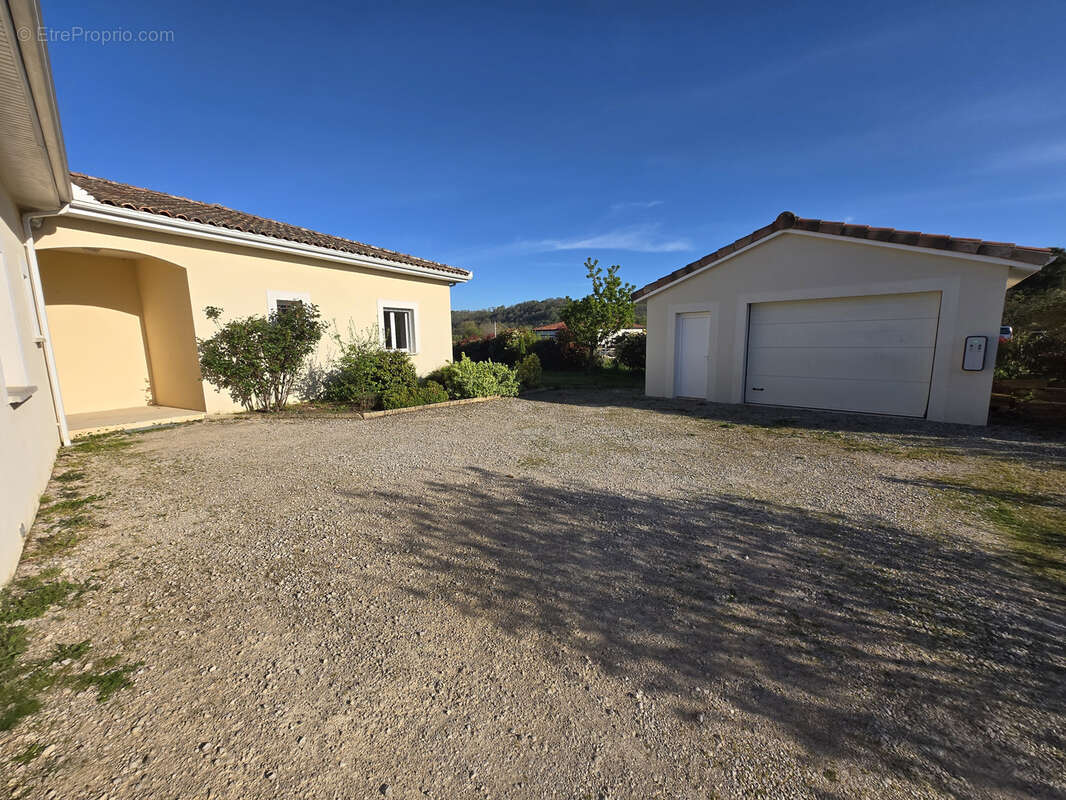 Maison à CALMONT
