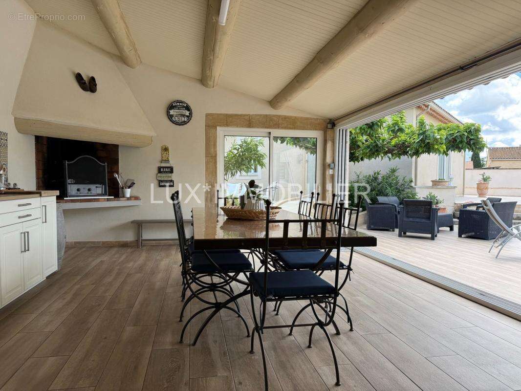 Noves - villa d'architecte, piscine pool-house, centre calme - photo 22