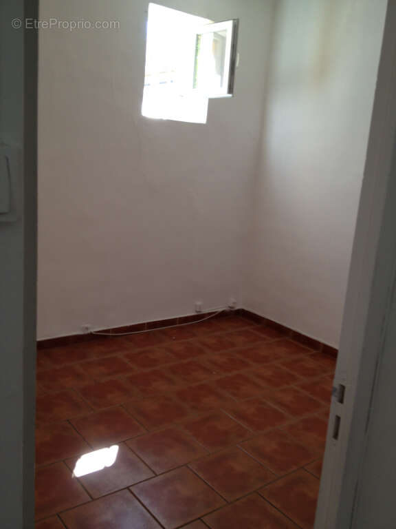 Appartement à MARSEILLE-4E