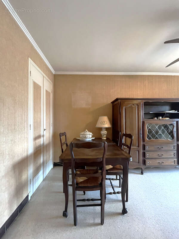 Appartement à SAINT-LAURENT-DU-VAR