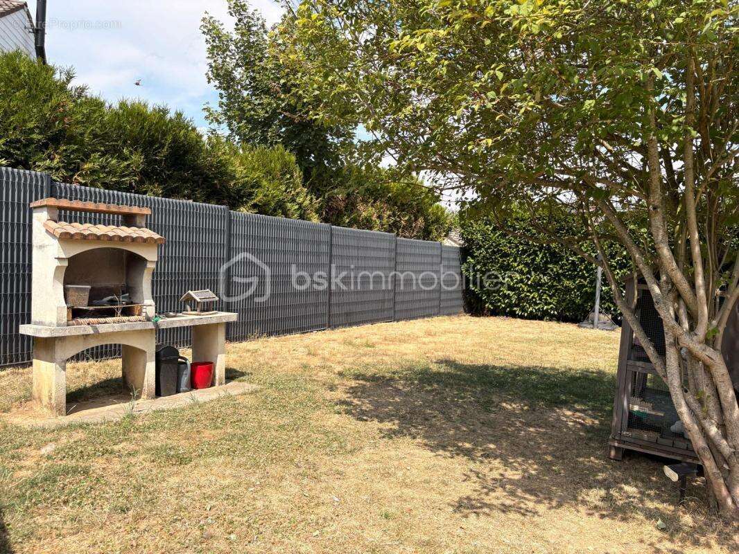 Maison 102 m² à Savigny-Le-Temple  - photo 2
