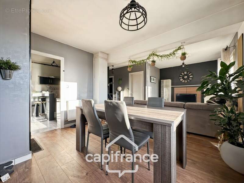 Maison à OUROUX-SUR-SAONE