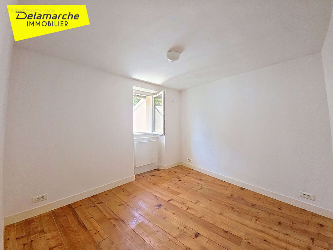 A vendre maison et dépendance bourg de Brehal  3 pièces - photo 10