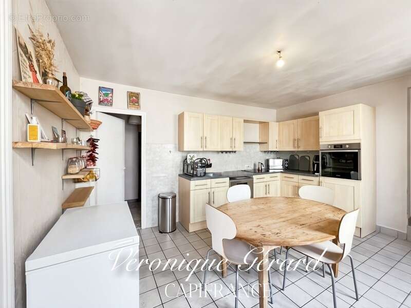 Maison à SAINT-MEDARD-DE-GUIZIERES