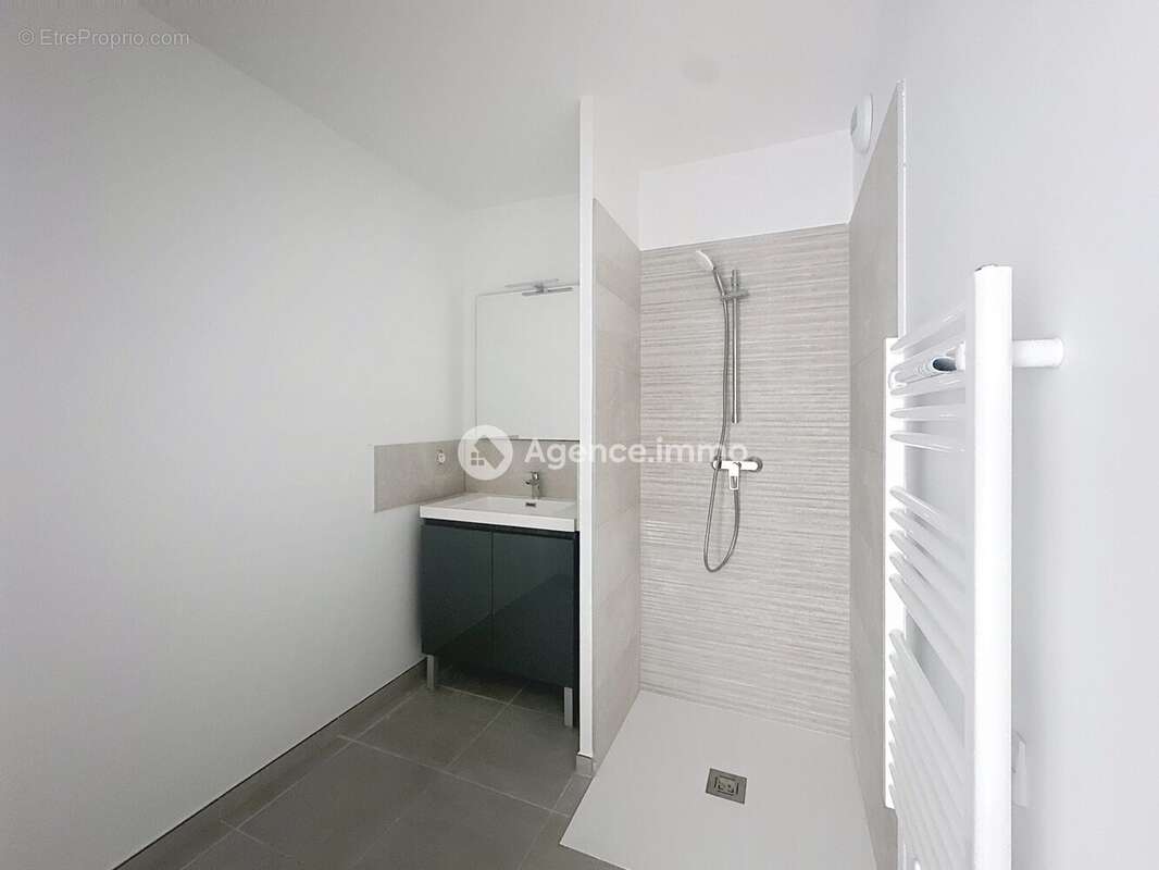Appartement à FLASSANS-SUR-ISSOLE