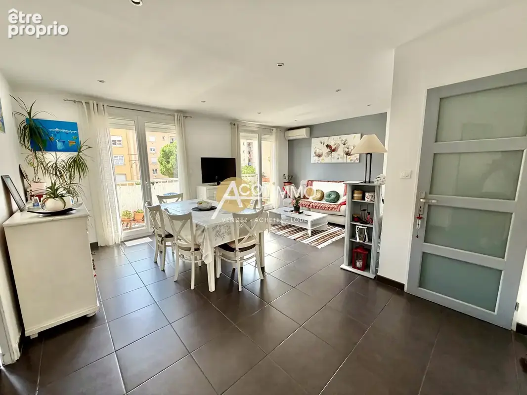 Appartement traversant La Seyne avec balcon, cave et parking - photo 4