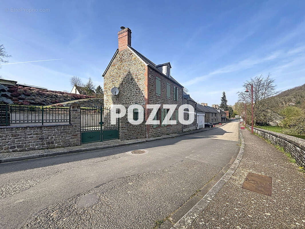 A VENDRE Maison de charme à Condé-Sur-Vire ! - photo 2