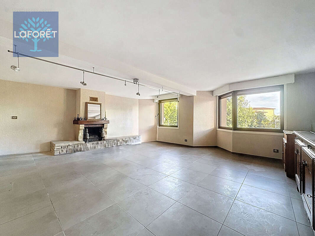 Maison à SAINT-GENIS-LAVAL