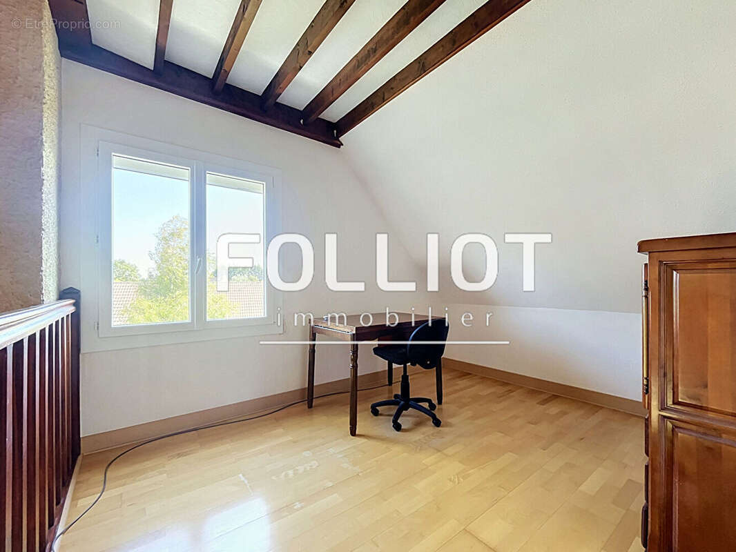 À deux pas de la mer, une maison aux multiples possibilités ! - photo 8