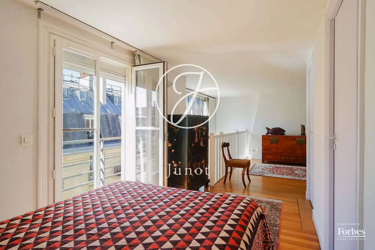 Appartement à PARIS-7E