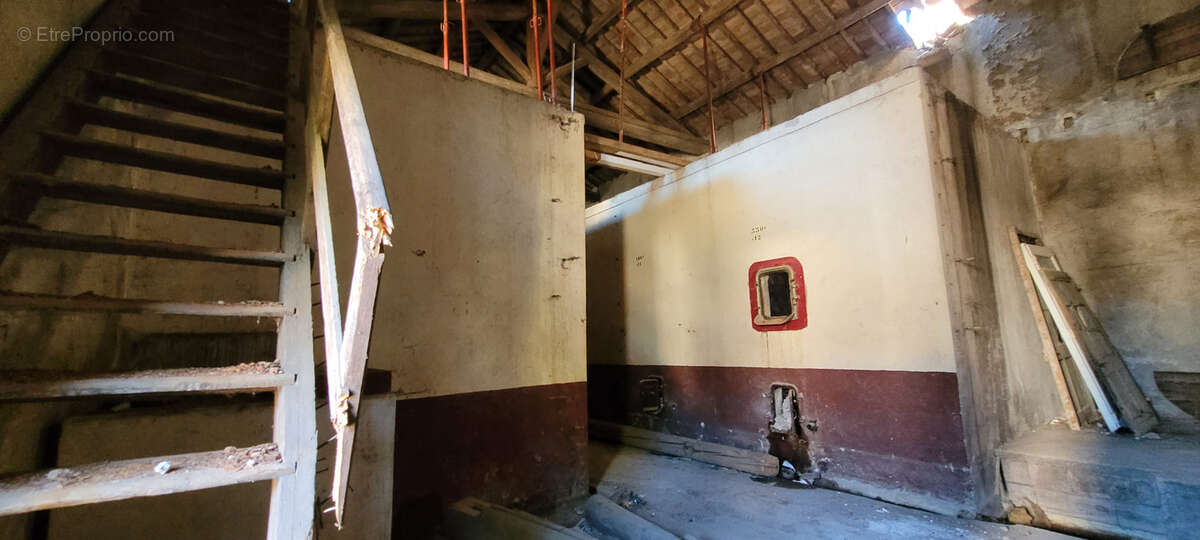 Autre à SANILHAC-SAGRIES