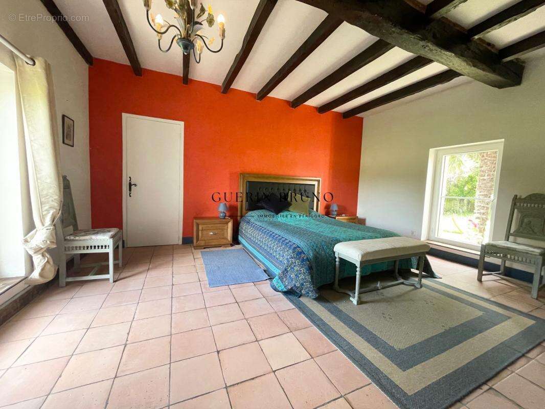 Maison à COURS-DE-PILE