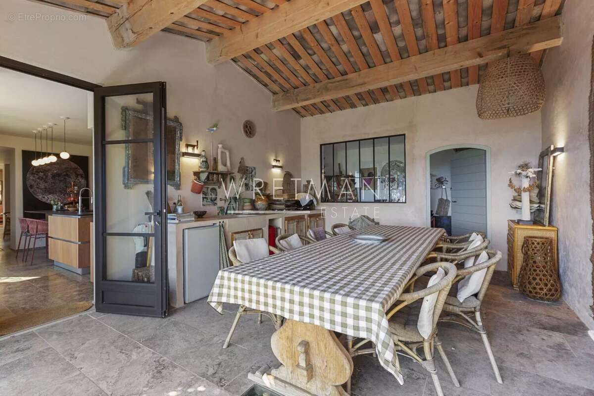 Maison à CHATEAUNEUF-GRASSE