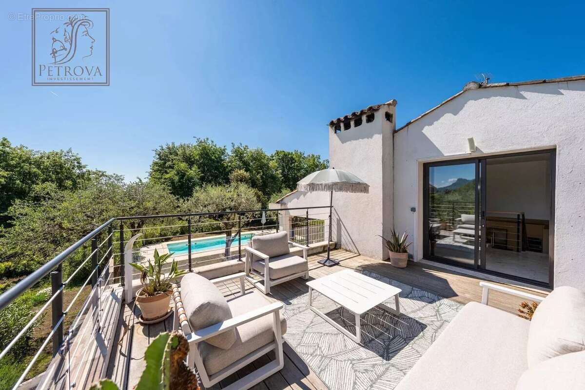 Maison à TOURRETTES-SUR-LOUP