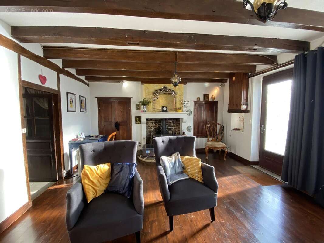 Maison à BUSSIERE-POITEVINE