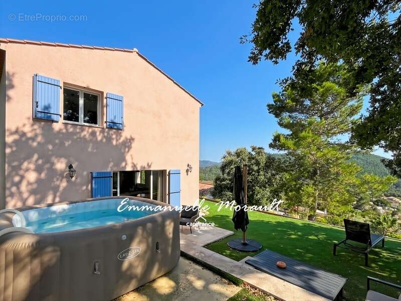 Maison à BAGNOLS-EN-FORET