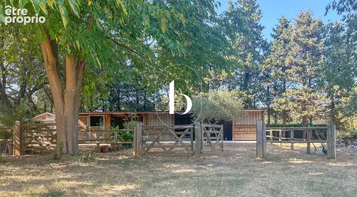 Maison sur grand terrain avec écuries - photo 21