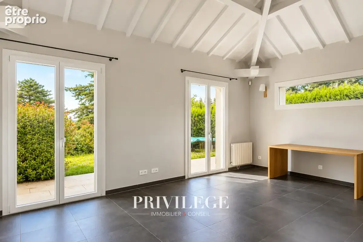 Saint-Cyr-au-Mont-d’Or   Maison rénovée 184 m2 avec piscine sur terrain de 1 557 m2 - photo 8