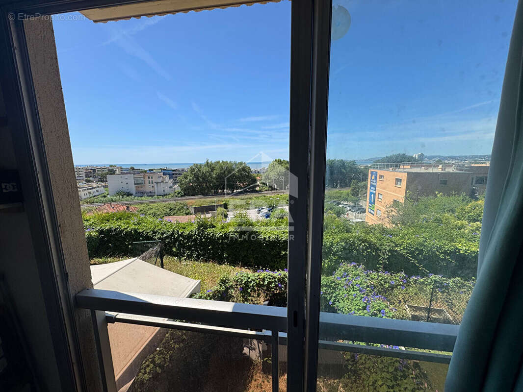 Appartement à SAINT-LAURENT-DU-VAR