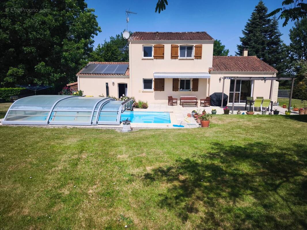 Maison à PARTHENAY