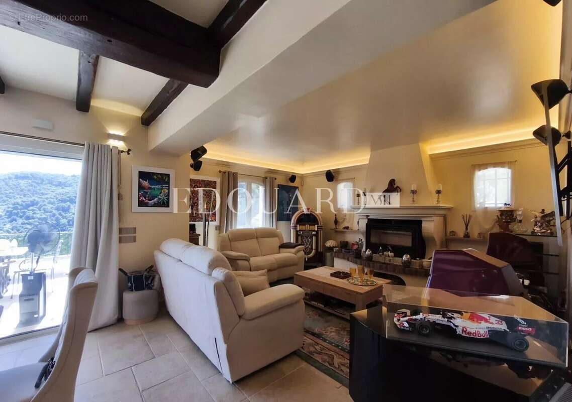 Splendide propriété de 300 m² en excellent état avec home cinéma, superbe piscine et pool house - photo 11