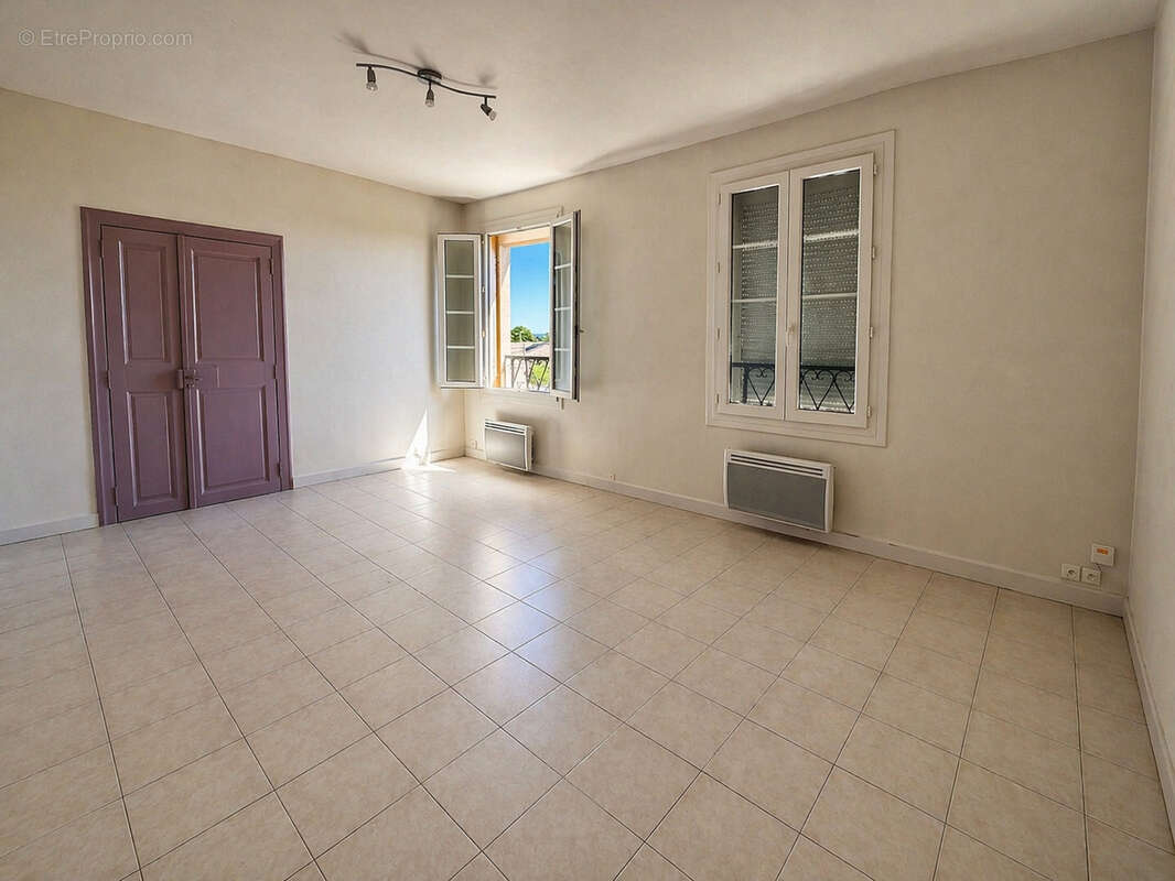 Appartement à VERGEZE
