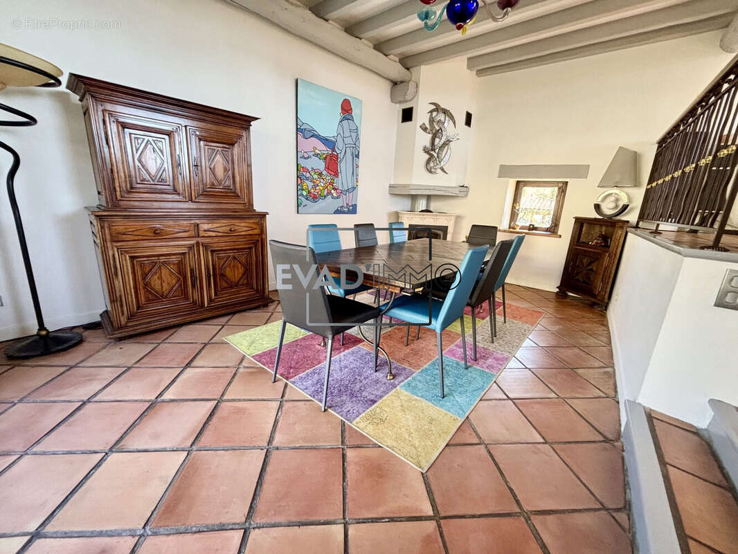 Maison à SAINT-BONNET-LES-OULES