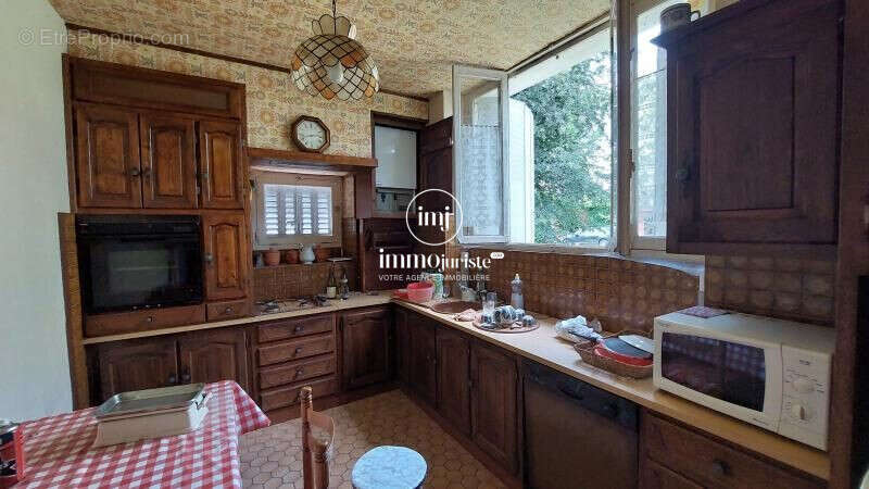 Maison 270 m² à Favars  - photo 9