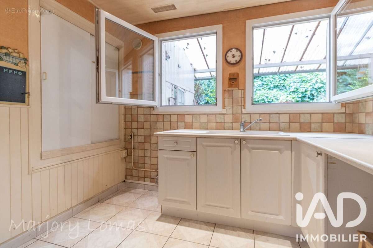 Maison 115 m² à Charbonnieres-Les-Bains  - photo 8