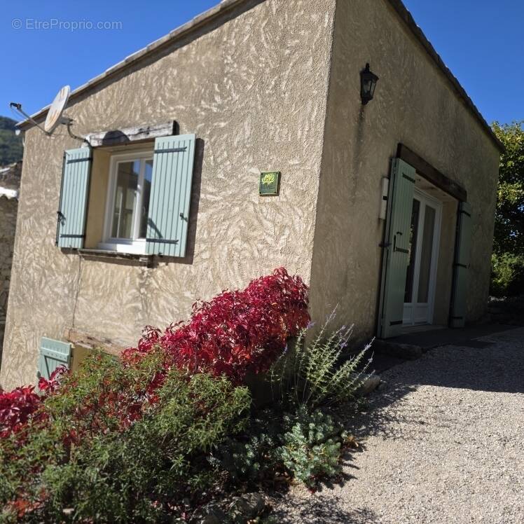 Maison à LA ROCHE-SUR-LE-BUIS