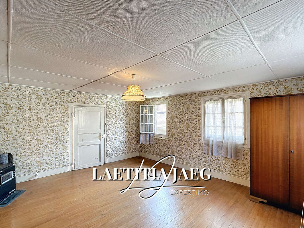 Maison alsacienne - 196 m2 - dependances - rue calme - photo 10