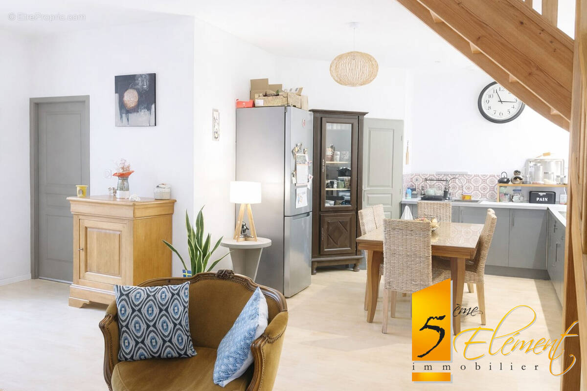 Appartement 65 m² à Chazay-D'azergues  - photo 1