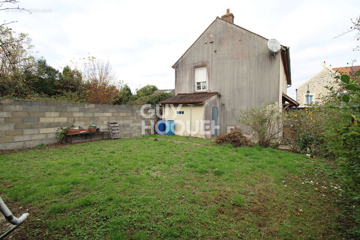 Maison à CHAMPDEUIL